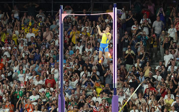 En effaçant une barre à 6,25 m lors de sa conquête de l'or olympique, Armand Duplantis est entré un peu plus dans la légende. Abaca/UPI/Maya Vidon-White