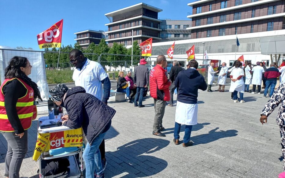 Gonesse (Val-d'Oise), début mai. Les médecins étrangers de l'hôpital se mobilisaient pour dénoncer les difficultés administratives qu'ils rencontrent. DR