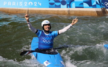 Angèle Hug deuxième de la finale de kayak cross et médaillée d'argent. LP / Jean-Baptiste Quentin