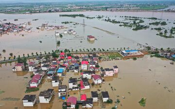 Des habitations submergées par les eaux à Jiujiang, dans le centre de la Chine, le 2 juillet 2024. AFP/STRINGER