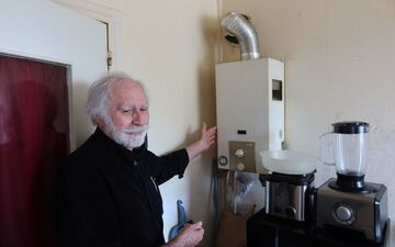 Senlis (Oise), le 9 juillet. André Taccone a créé le collectif Transparence pour exiger une réaction de l’Opac face à l'insalubrité de 600 logements de la rue Notre-Dame-de-Bon-Secours. LP/Arthur Guillamo