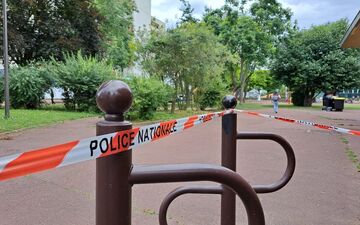 Créteil, ce 22 juillet 2024. Bandia, 22 ans, avait été battu à mort lors d'une rixe au sein du quartier Mont-Mesly, place de l'Abbaye à Créteil, dans la soirée du 20 au 21 juillet. Ph. LP/Thomas Diquattro