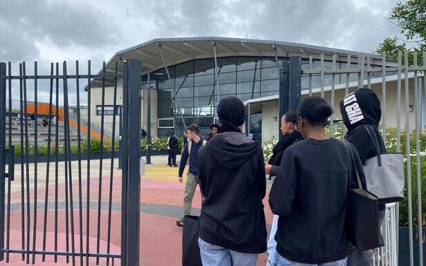 Villepreux (Yvelines), le 18 juin 2024. Une fois les épreuves du baccalauréat terminées, les élèves en âge de voter prévoient de s'informer sur les candidats pour les élections législatives. LP/Laura Lego