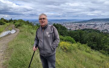 Classé en espace naturel sensible, le massif des côtes de Clermont pourrait bien abriter un parc solaire de 10 ha, au grand dam de Jean-Louis Amblard, secrétaire de l'association de protection du massif. LP/Stéphane Frachet