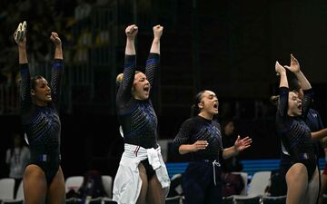 L'équipe de France féminine de gymnastique a remporté ce dimanche la médaille de bronze du concours par équipes, dominé par l'Italie devant la Grande-Bretagne. GABRIEL BOUYS/AFP