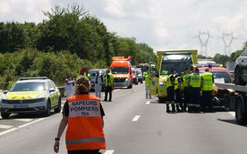 Villeparisis (Seine-et-Marne), le 25 mai. Un poids lourd a percuté dix voitures sur l'A104. La passagère d'un des véhicules a succombé à ses blessures. Le préfet tire la sonnette d'alarme sur le nombre de morts sur les routes dans le département. Sdis 77