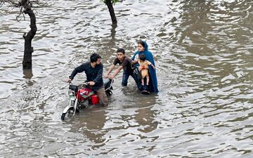 Les rues de Lahore inondées le 28 juillet 2024. AFP/ Arif ALI