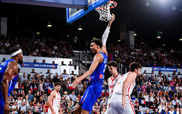 A Rouen, Victor Wembanyama a honoré sa cinquième sélection, la première avec Rudy Gobert, et ça promet beaucoup. Sandra Ruhaut/Icon Sport