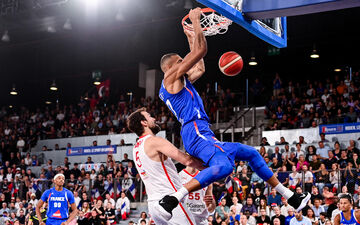 Les partenaires de Rudy Gobert affrontent ce vendredi à 21 heures la Serbie, quatrième nation mondiale, qui sera elle aussi présente aux Jeux Olympiques. (Photo by Sandra Ruhaut/Icon Sport)