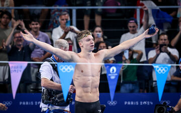 Avec quatre titres olympiques en individuel, Léon Marchand a marqué les esprits et n'est pas près de s'arrêter là. LP/Frédéric Dugit