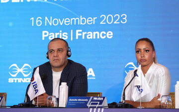 Le président de l'IBA, Umar Kremlev, ici aux cotés de la française Estelle Mossely, en conférence de presse à Paris en novembre dernier. LP/Olivier Lejeune