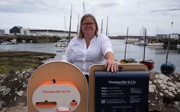 Gaële Le Noane, fondatrice de l'entreprise bigoudène Marguerite & Cie, veut sensibiliser à l’accessibilité et la gratuité des protections menstruelles. Pour ce faire, elle en distribuera 7 000 à l'occasion des Vieilles Charrues. LP/Nora Moreau