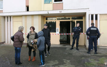 Noyon (Oise) février 2017. Au lendemain de l'incendie qui avait fait un mort et 27 blessés, dont des enfants, les habitants du quartier étaient sous le choc. Certains gardent encore de graves séquelles. LP/Cindy Belhomme