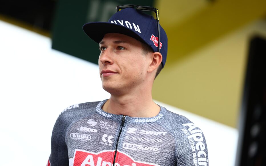 Jasper Philipsen a été justement déclassé à l'arrivée à Dijon pour son sprint irrégulier. Belga/Icon Sport