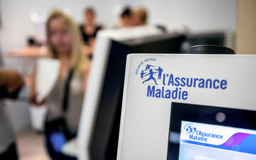 La proposition de l’Assurance maladie de ne plus prendre en charge les prescriptions rédigées par les médecins déconventionnés passe mal auprès des professionnels concernés. AFP/Philippe Huguen