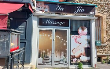 Savigny-sur-Orge, ce 7 juin 2024. L'un des salons de massages dans le viseur des autorités, installé boulevard Aristide-Briand à Savigny, était fermé ce vendredi. LP/Sébastien Morelli