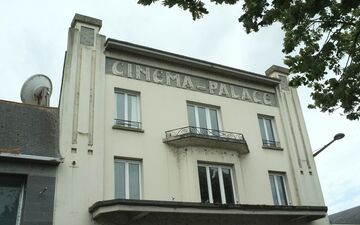 Le bâtiment Arc déco du cinéma Le Palace, construit en 1935 et désaffecté depuis 2017, accueillera le futur casino de Saumur (Maine-et-Loire), dont l'inauguration est prévue au printemps 2026. LP/Michel Dalloni