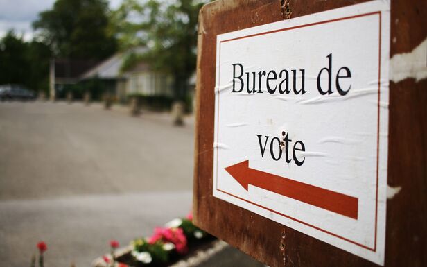 Dans le Finistère, les candidats sortants se représentent presque tous, tandis qu'à Brest, un candidat du Nouveau Front populaire a laissé sa place à un autre. /LP/Julien Barbare