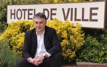 Le maire de Cholet, député entre 2002 et 2017, a décidé de retirer sa candidature dans la cinquième circonscription du Maine-et-Loire. Il est arrivé en seconde position dimanche. AFP/Frank Perry.