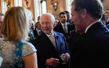 Le roi Charles III suit visiblement l'Euro de près. AFP/Andrew Matthews