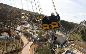 «La Tour de Numérobis», nouvelle attraction du Parc Astérix, est totalement inspirée de l’un des plus anciens manèges de fêtes foraines, les chaises volantes. LP/Olivier Lejeune