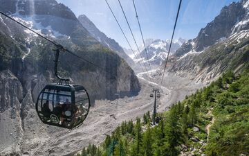 Entrée en fonction en février, la nouvelle remontée va accueillir cet été la majorité des 350 000 visiteurs qui transitent par la mer de Glace à Chamonix chaque année. LP/Thomas Pueyo