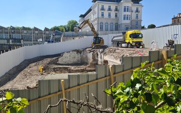 Meudon, le 7 juin 2024. L'aménagement de la parcelle du CNRS et des terrains voisins est au cœur d'un bras de fer entre un promoteur et les associations de défense du patrimoine. Les travaux ont déjà débuté sur la parcelle du premier, il y a un an. LP/Cindy Bonnaud