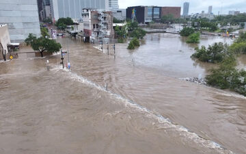 Houston (Texas, Etats-Unis), lundi. Cette grande ville du sud du Texas a été largement inondée. Reuters/@cjblain10