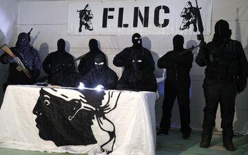 Le Front de libération national de la Corse (FLNC) a qualifié ce dimanche l'extrême droite de "gangrène pour le peuple corse". Illustration. Pascal Pochard-Casabianca/AFP