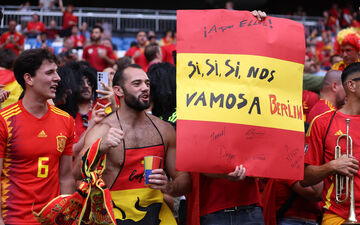 Les supporters espagnols seront minoritaires, dimanche, pour la finale de l'Euro (Sportinfoto/DeFodi Images).