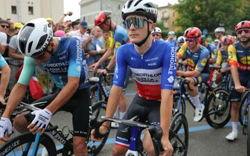 Le champion de France Paul Lapeira et ses coéquipiers chez Decathlon-AG2R sont à la recherche de leur premier succès d'étape sur le Tour de France 2024. AFP/Thomas Samson