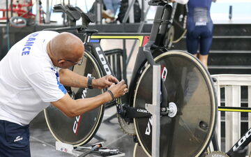 Montigny-le-Bretonneux (Yvelines), le 13 juin 2024. L'équipementier Look a présenté ce jeudi le nouveau vélo de l'équipe de France de cyclisme sur piste.
© LP/Jean-Baptiste Quentin