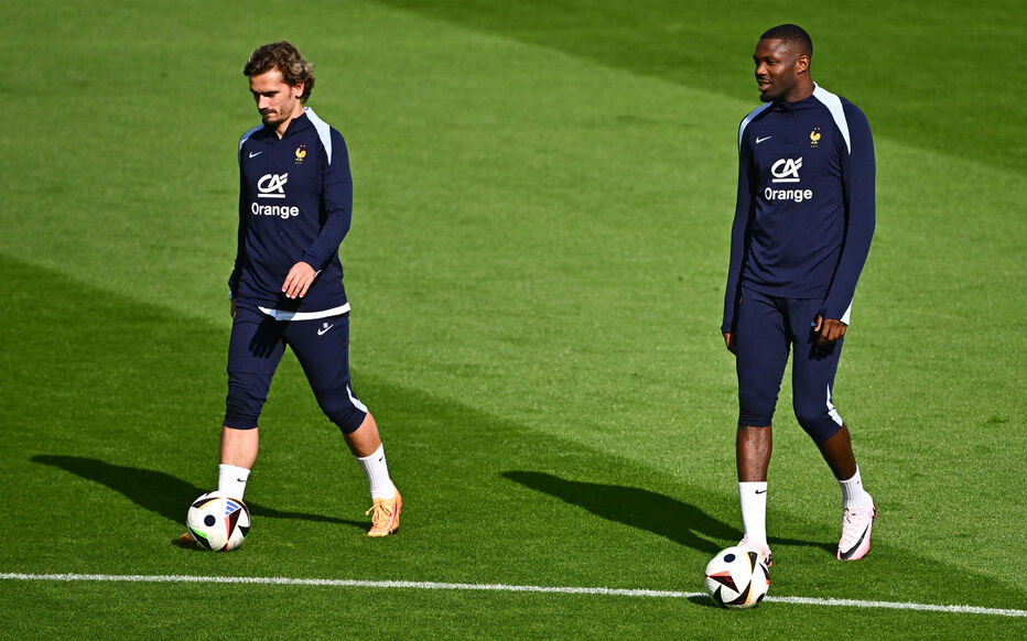 Antoine Griezmann devrait être chargé d'alimenter le duo d'attaquants, composé de l'incontournable Kylian Mbappé et de Marcus Thuram (à droite), toujours en quête d'un premier but dans cet Euro. Icon Sport/Anthony Dibon