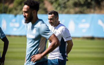 Rentrée des classes sous le soleil pour l'OM et son nouvel entraîneur, l'Italien Roberto De Zerbi. AFP/Clément Mahoudeau