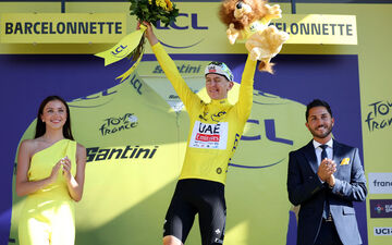 Tadej Pogacar reste Maillot Jaune après la 18e étape du Tour de France. REUTERS/Manon Cruz