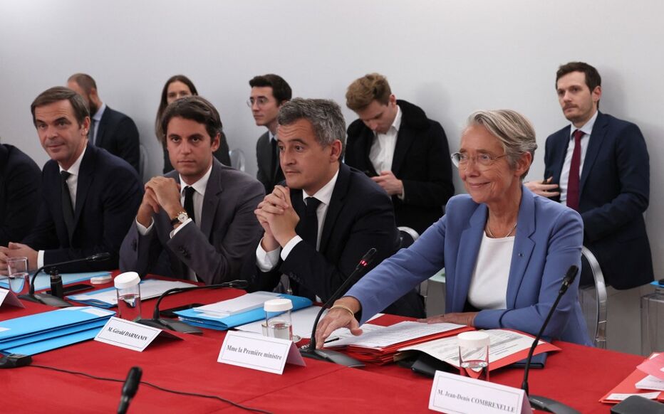 Gabriel Attal, Gérald Darmanin et Elisabeth Borne envisagent tous les trois de briguer la présidence du groupe Renaissance à l'Assemblée nationale. AFP/Alain Jocard