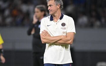 Luis Enrique, ici lors du match amical contre l'Inter Milan, le 1er août 2023 durant la tournée d'été au Japon.