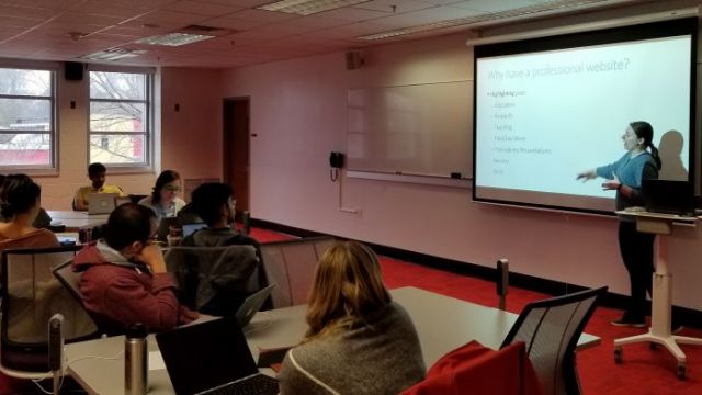 A Libraries instructor teaches a website workshop.