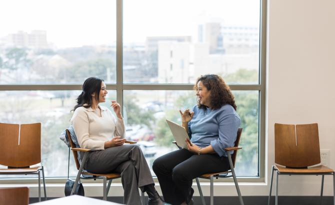 Law student meeting with advisor