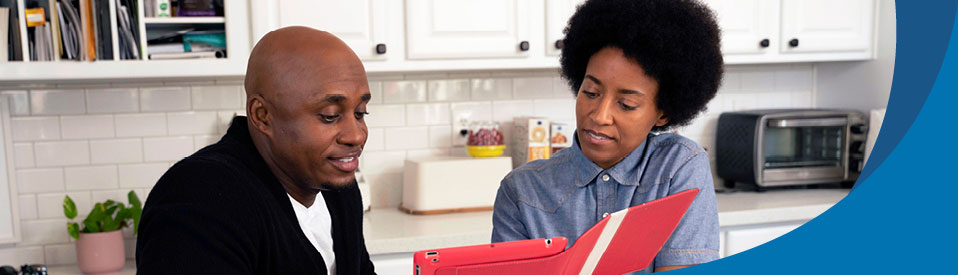 veteran and family member looking at a tablet