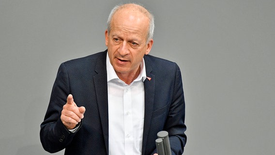 Archivbild: Friedrich Straetmanns in der 221. Sitzung des Deutschen Bundestages im Reichstagsgebäude. © dpa Foto: Frederic Kern