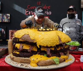 Récord de la hamburguesa más grande de Colombia