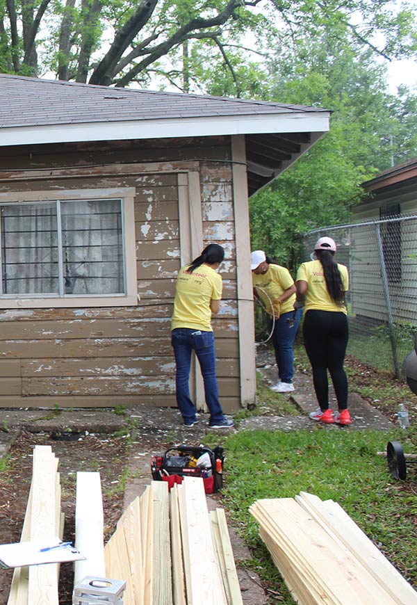 Reliant energy volunteering for the community