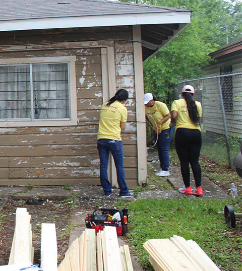 Reliant energy volunteering for the community