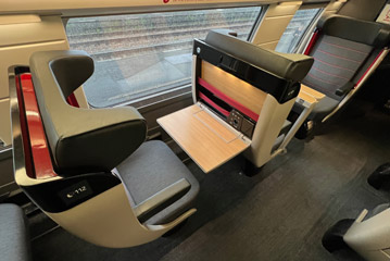 TGV Oc�ane 1st class drop-down table