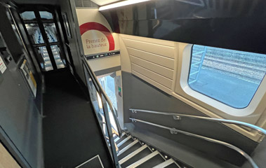 TGV Oc�ane stairs and landing