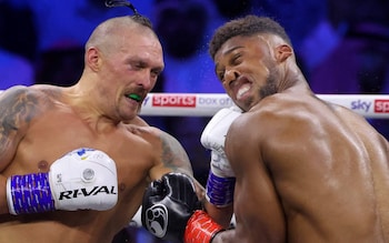 Oleksandr Usky punching Anthony Joshua