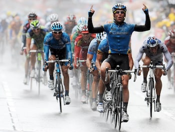 TDF-2008-FRA-CYCLING-SPRINT...Britain's Mark Cavendish (2ndR) (Columbia -ex-High Road/US) jubilates on the finish line,