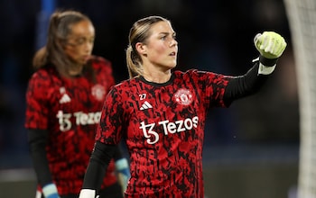 Manchester United goalkeeper Mary Earps warming up