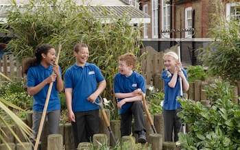 Students will learn about wildlife and work with younger children to understand nature